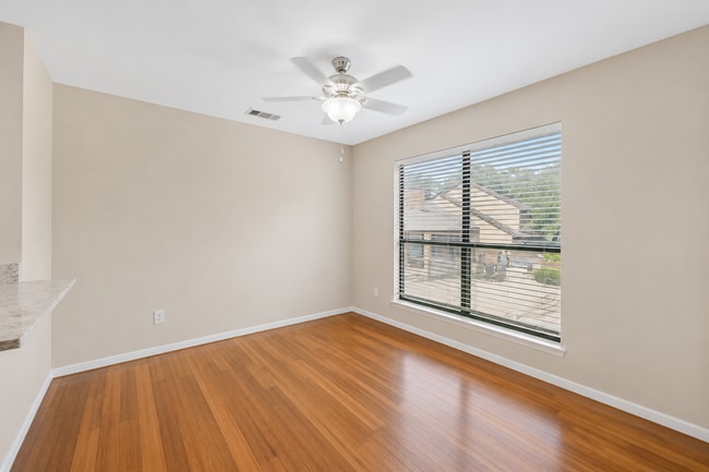 Dinning Area - 1301 Memory Ln Unit 1301 Memory Ln  4924