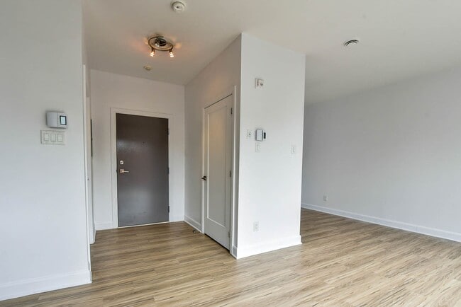 Photo - 6600 Av. de Darlington Unit 205