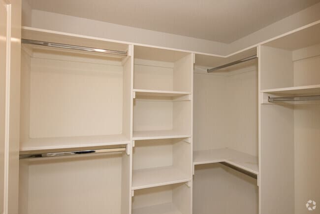 2BR, 1BA - 797SF