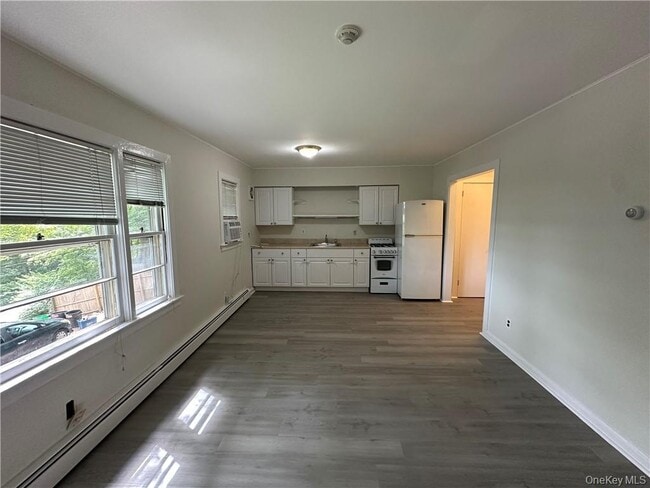 Building Photo - 11 Chase Ave