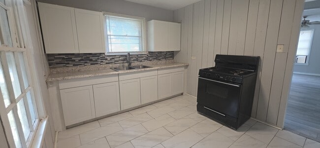 Photo - 500 W Burrell St