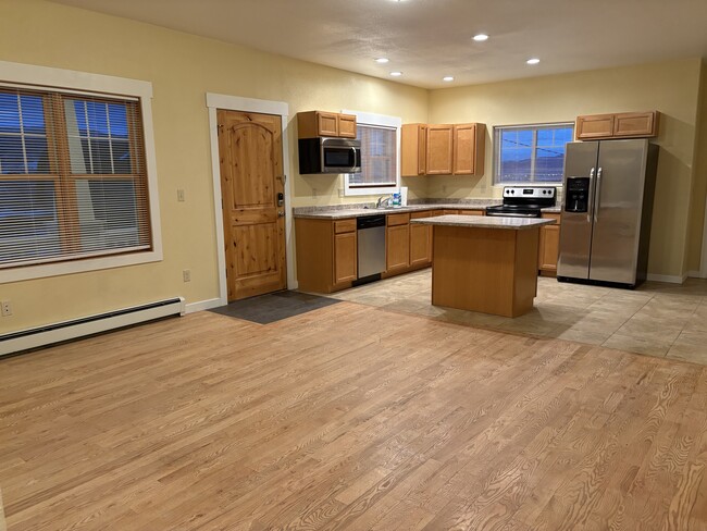 Building Photo - 421 S Washington St