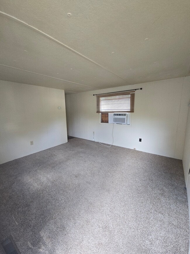 Photo - 93 Oakwood Cir