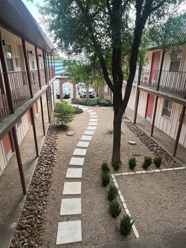 Photo - 1410 W N Loop Blvd Unit 102