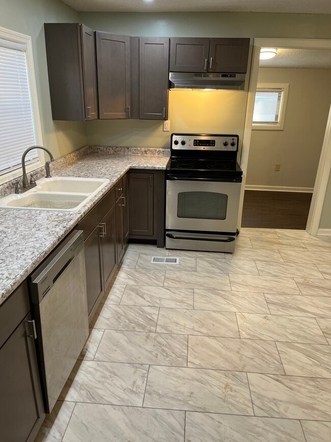 Photo - 211 Flenniken Ave