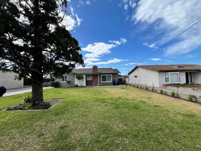 350 W 3rd St