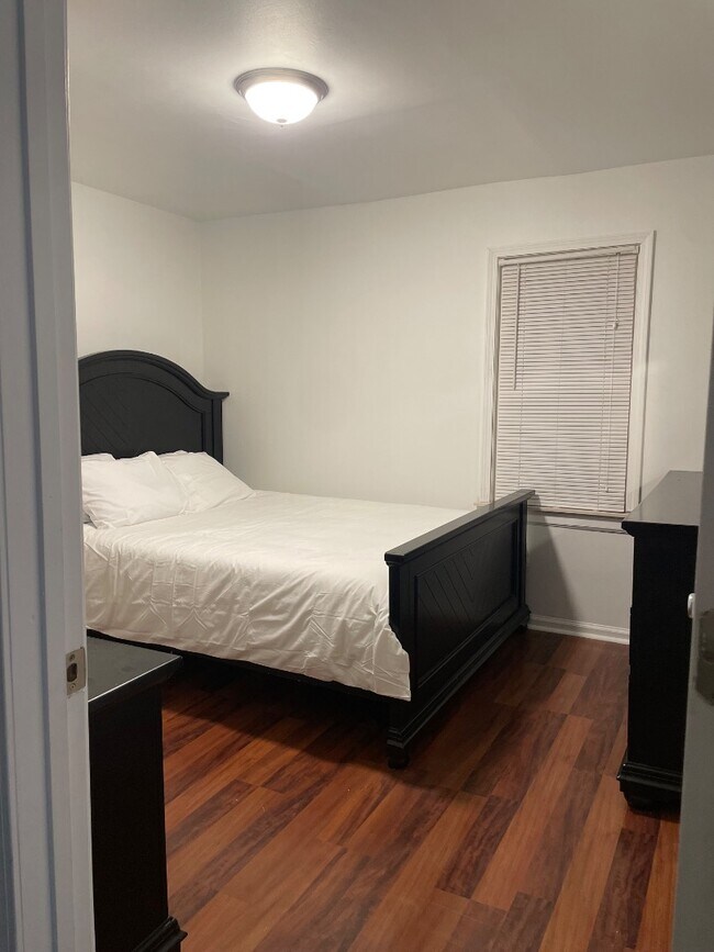 Photo - 1860 Rochester Rd