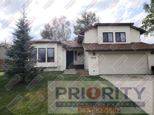 Building Photo - 3 bedroom, 2.5 bath Single-Family Home