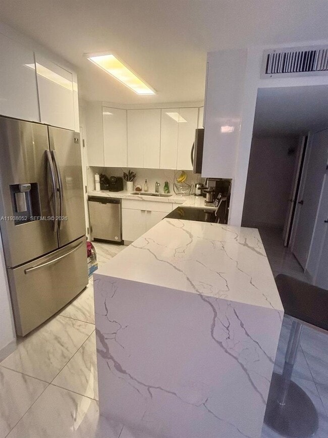 Building Photo - 10101 E Bay Harbor Dr Unit 309