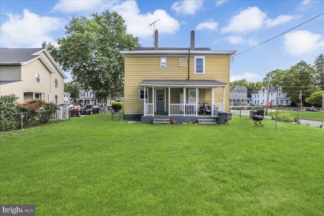 Photo - 162 S Main St