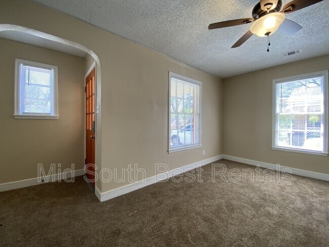 Photo - 1615.5 Gum St