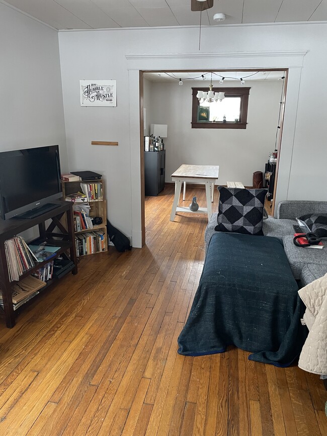 Photo - 307 S 7th St