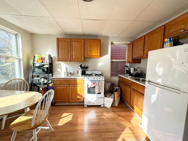 Building Photo - 1572 Tremont St Unit 3T