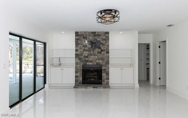 Building Photo - 5588 Wendy Ln