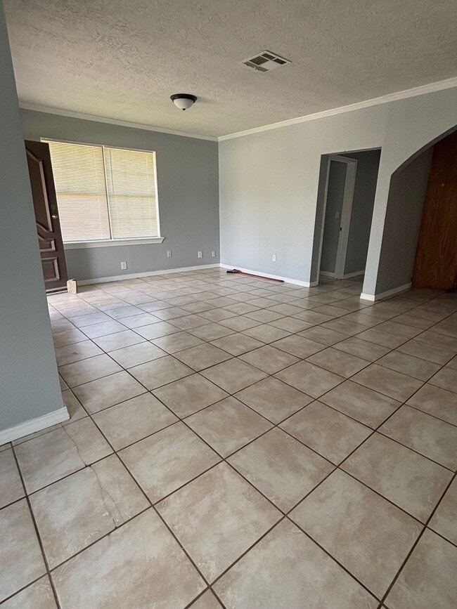 Photo - 818 N Commerce St