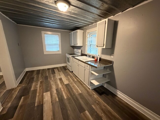 Photo - 2 Bedroom- 1 Bathroom- Home in Silver Creek!