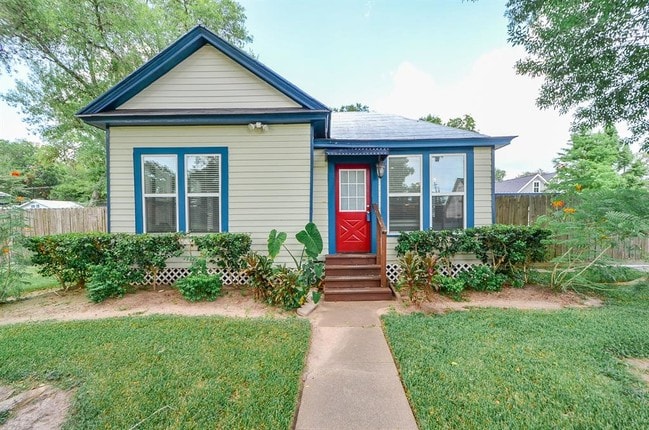 Photo - 135 5th St House