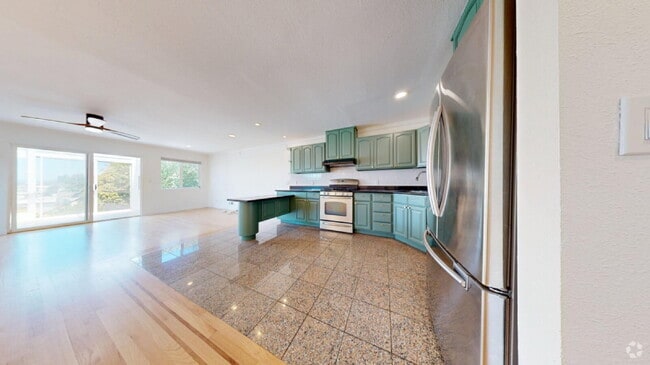 Building Photo - Spacious 3BD/3BA Home with Sunroom, Renova...