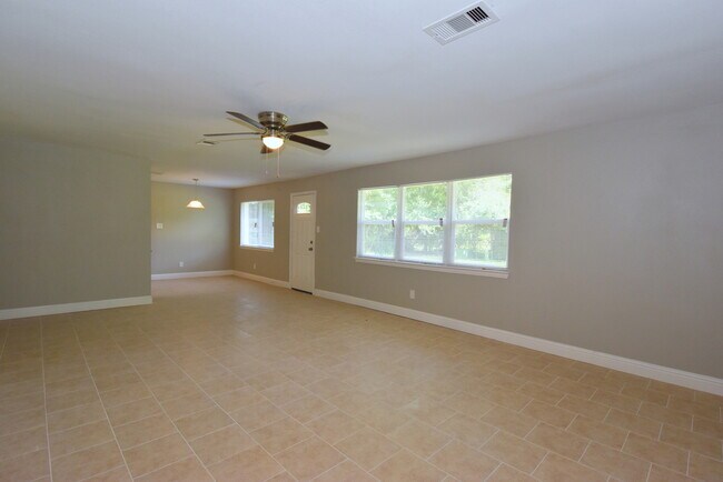 Photo - 3615 Willie Way