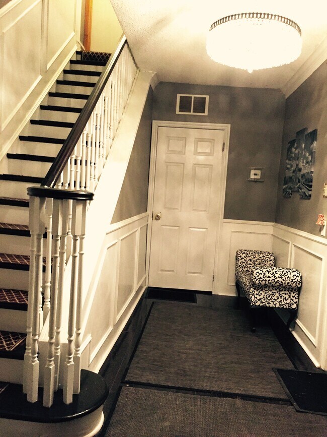 Photo - 574 Dovercourt Rd Unité 3-Bed