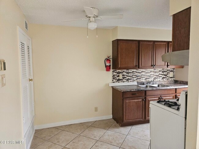 Photo - 1601 N El Paso St Unit 2