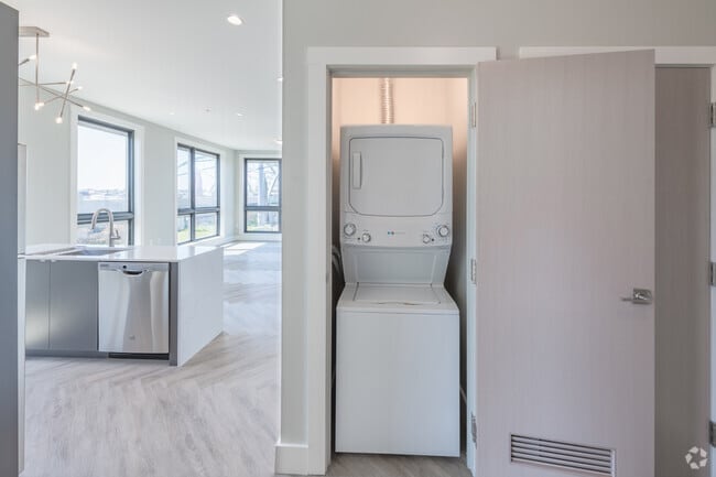 2 BR, 2 BA