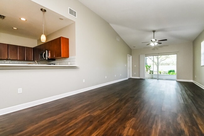 Photo - 311 28th St W