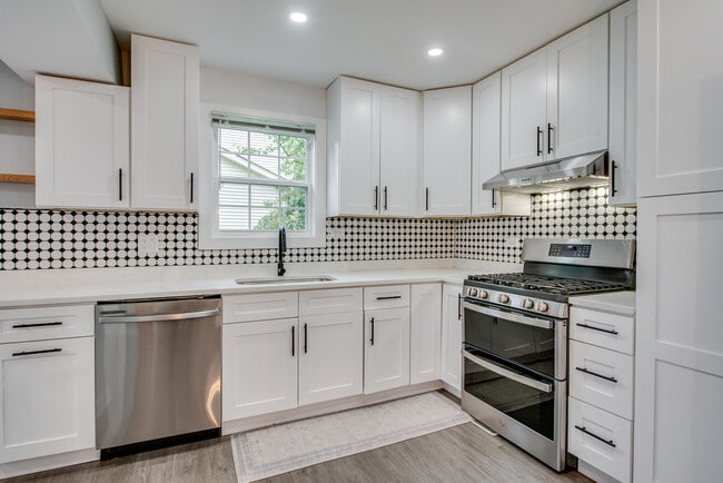 Photo - 3110 Winchester Ct E