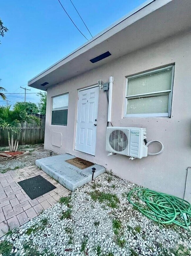 Building Photo - 5928 Mayo St Unit 4 Rental