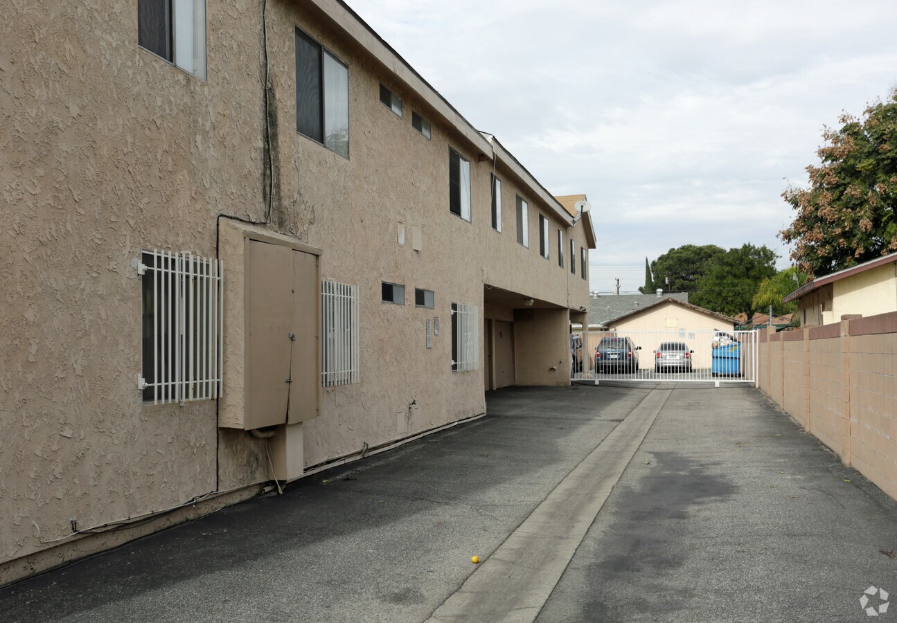 Photo - 11051 Barnwall St