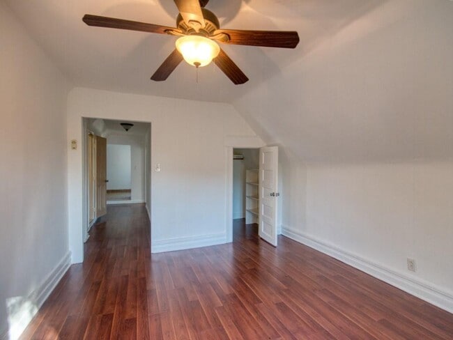 Photo - 1067 E 2nd St Unidad 3