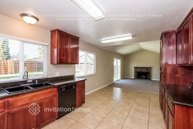 Photo - 560 E Wigeon Way