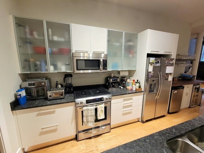 Photo - 154 W 2nd St Unidad 113