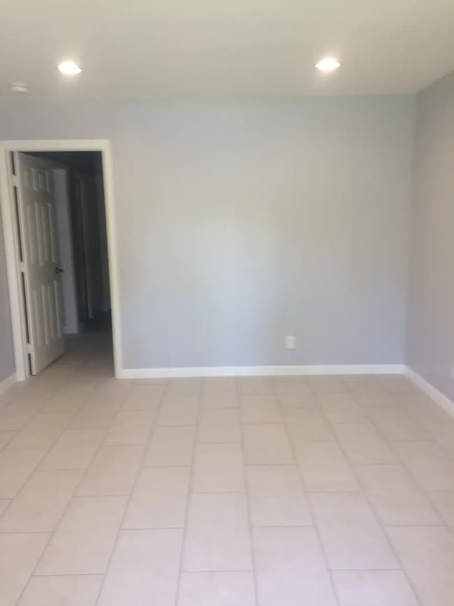 Photo - 300 W Via Escuela Apartments