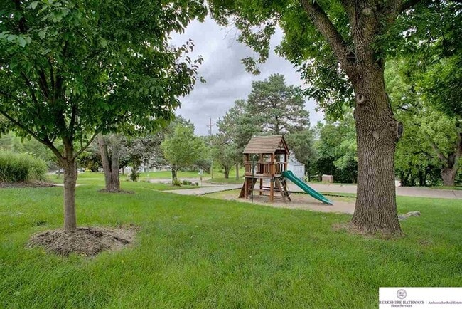 Building Photo - 1901 Winnie Dr Unit #4