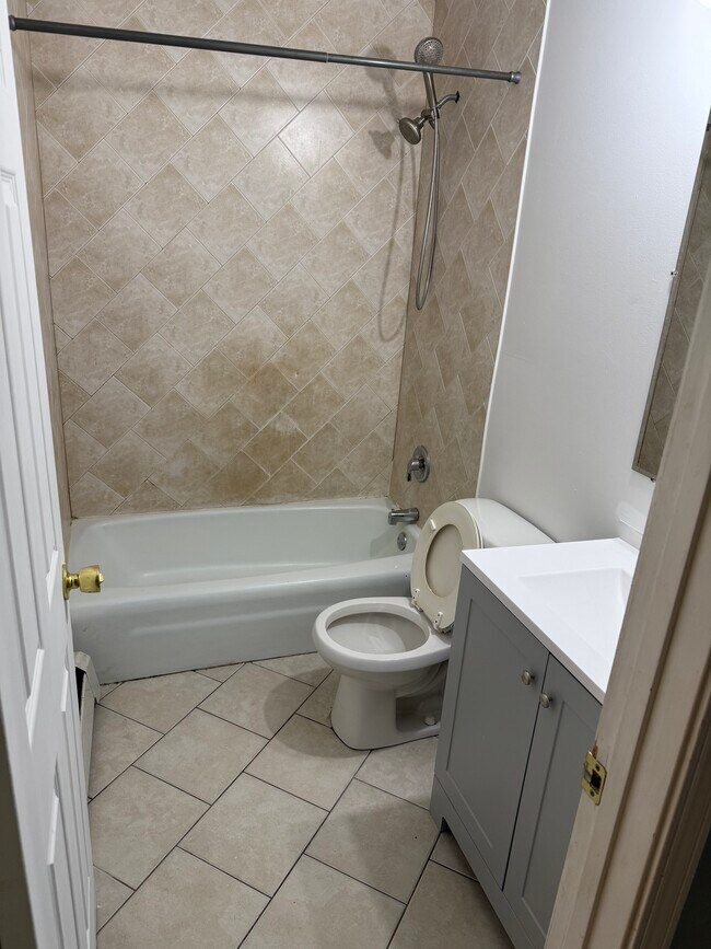 1016 E 150th Pl Unit 2E