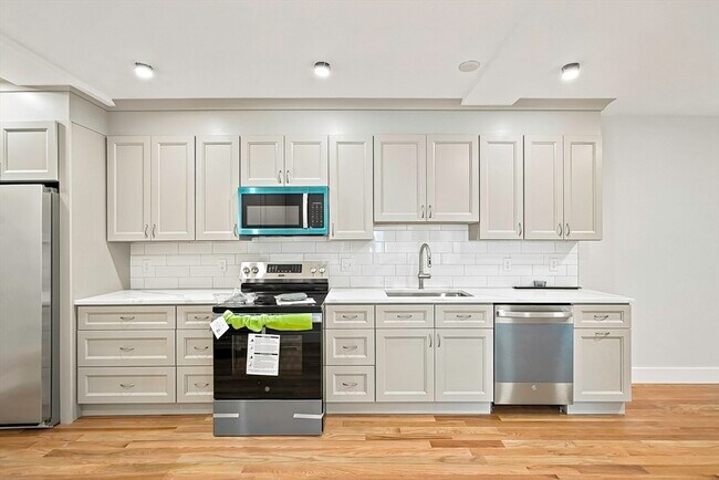 4 Mayhew St