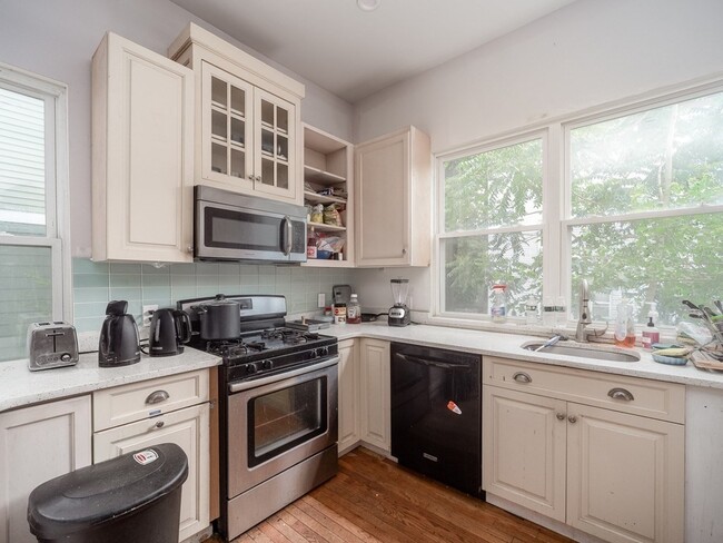 Building Photo - 44 Mozart St Unit 1 Rental