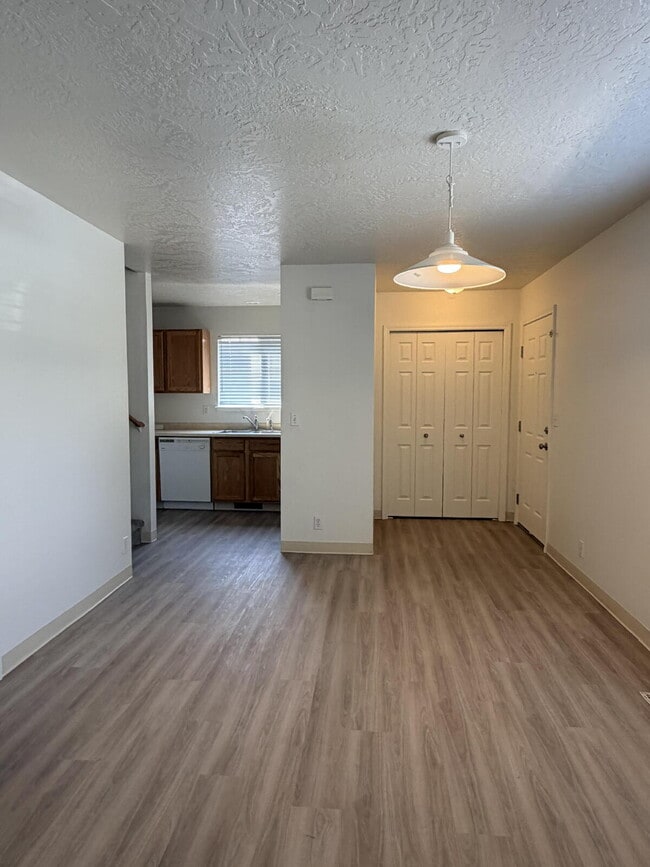 Photo - 119 E King St