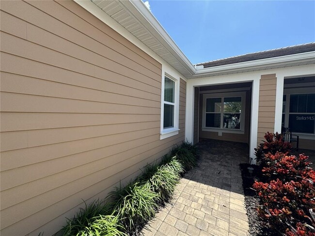 11789 Tapestry Ln