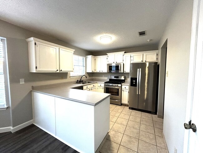 Photo - 3604-3604 Meadowlake Dr