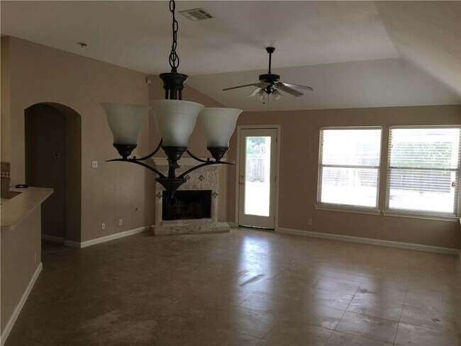 Photo - 1105 Glendalough Dr