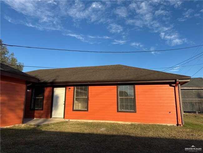 Building Photo - 1408 Pine St Unit D Rental
