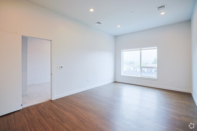 1BR, 1BA - 760SF - Living Room