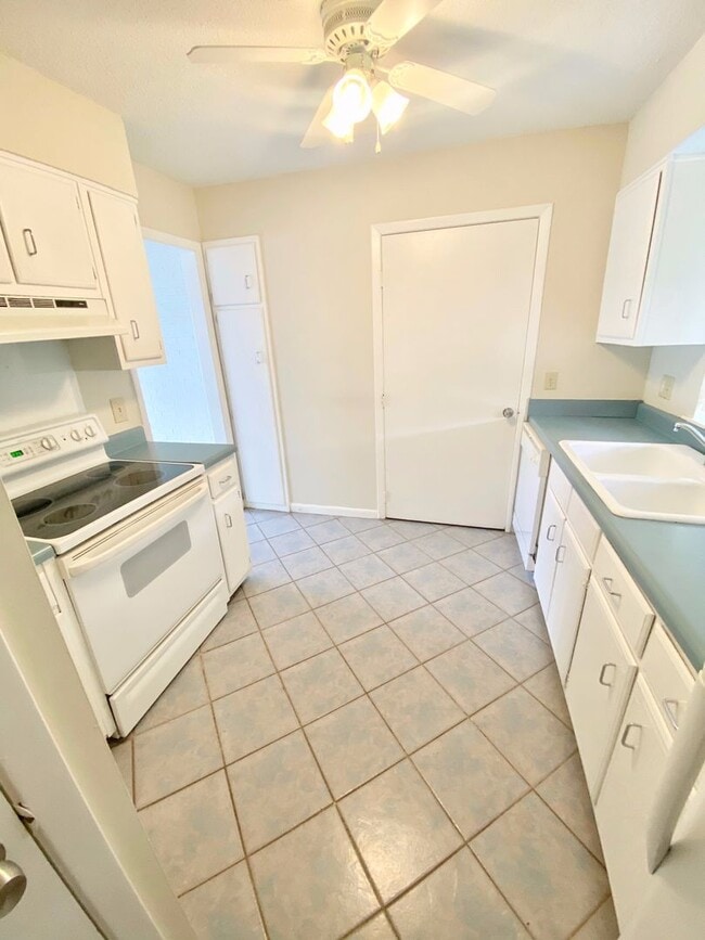 Photo - 2/1.5 NE Jackson Townhome