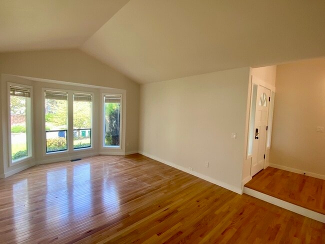 Photo - 650 Jasmine Pl NW