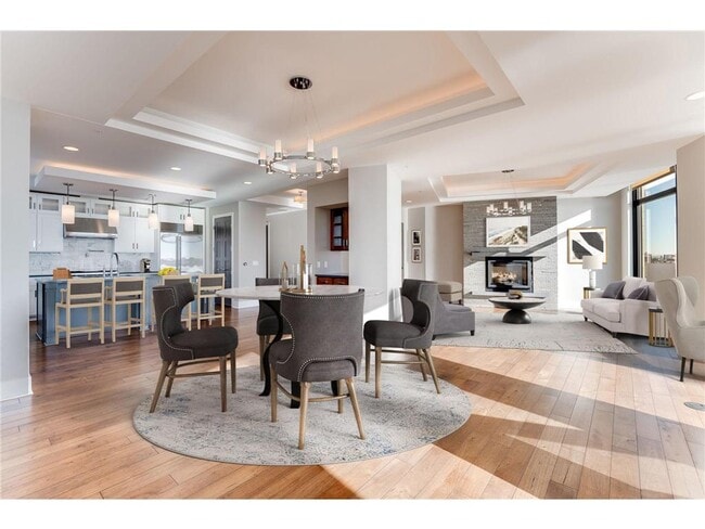 Building Photo - 2622 W Lake St Unit 609