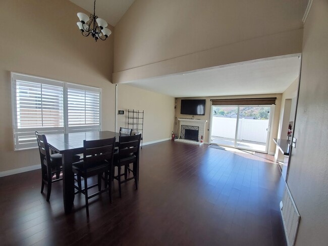 Photo - 2344 Hampstead Way