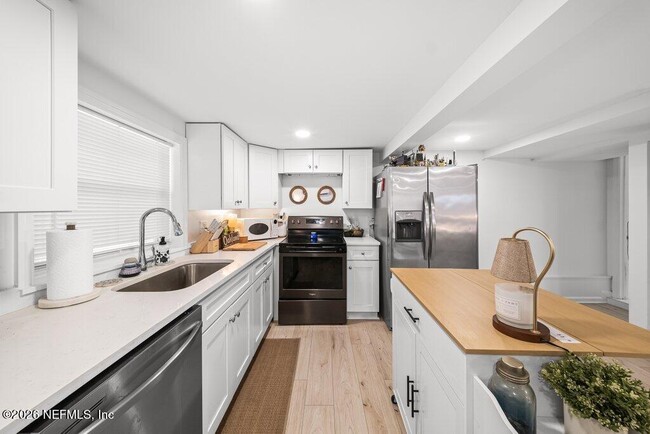 Photo - 457 7th Ave S
