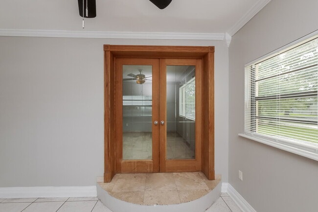 Photo - 5809 Buchanan St